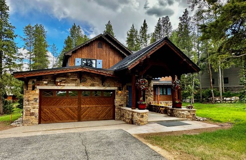 Peak 8 House | 379 m² House ∙ 5 bedrooms ∙ 14 guests