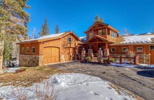 Three Peaks House | 381 m² House ∙ 4 bedrooms ∙ 10 guests