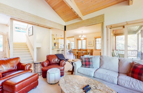 Three Peaks House | 381 m² House ∙ 4 bedrooms ∙ 12 guests