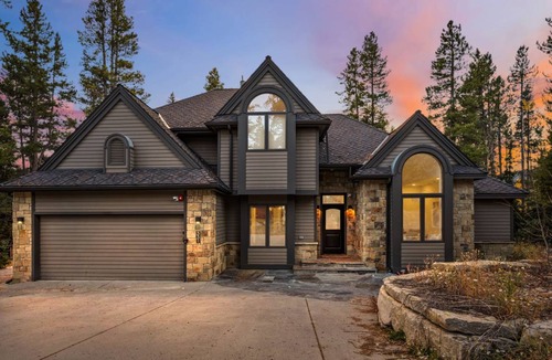 Lakeshore House | 387 m² House ∙ 5 bedrooms ∙ 12 guests
