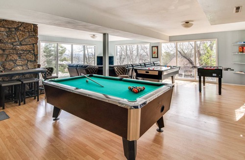 Skyway House | 390 m² House ∙ 4 bedrooms ∙ 10 guests