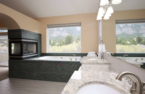 Southwest Colorado Springs House | 390 m² House ∙ 5 bedrooms ∙ 10 guests