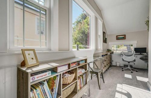 Central Colorado Springs House | 3BD Charming Cottage Large Backyard Garden Suite