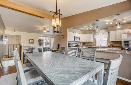 Southwest Colorado Springs House | 3BD Cheyenne Mountain Home w Hot Tub & Grill