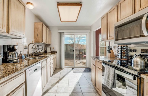 Colorado Springs House | 3BD Quiet Suburbs Restaurants & Parks