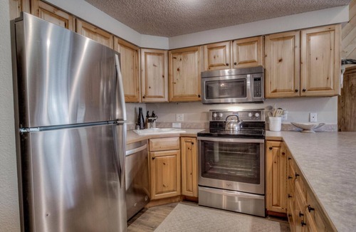 Four O'Clock Condo | 3bd Ski-in, Top Floor &Walk to Main Street