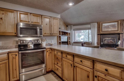 Four O'Clock Condo | 3bd Ski-in, Top Floor &Walk to Main Street