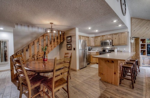 Four O'Clock Condo | 3bd Ski-in, Top Floor &Walk to Main Street