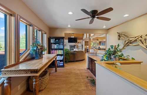 Forest Hills House | 3BD Stunning Views, Hot Tub, Dog-Friendly
