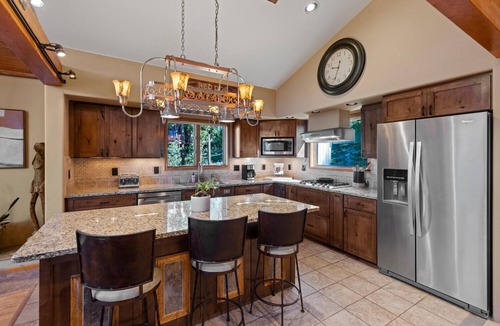 Forest Hills House | 3BD Stunning Views, Hot Tub, Dog-Friendly
