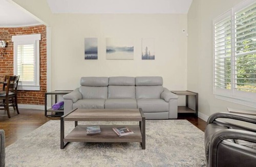 Speer House | 3BR Bungalow in Wash Park, Hot Tub, Private Yard