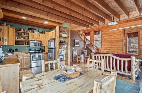 Twin Lakes Cabin | 3BR Cabin Escape w/Deck Twin Lakes Mountain View