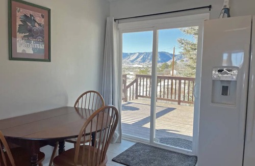 Monument House | 3BR Mountain Views! Family/Pet Friendly + Pool Table - 15 min to AFA
