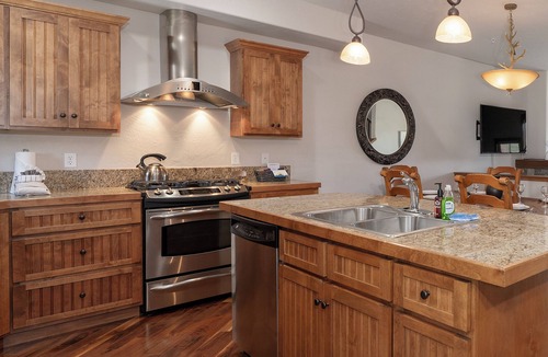 Bear Crossing House | 3BR townhouse w/hot tub & scenic views