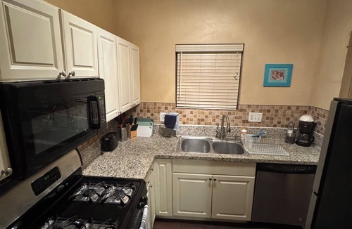 Rincon Heights House | 4 bd 2 ba Charming University Duplex
