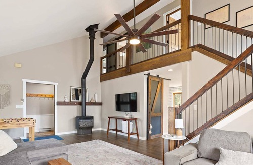 Summit Cove House | 4 BDR Getaway Near Golf Course w/ Mountain Views!