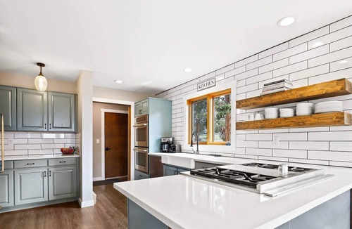 Summit Cove House | 4 BDR Getaway Near Golf Course w/ Mountain Views!