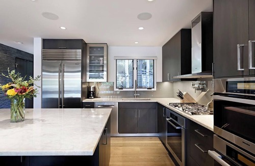 Aspen House | 4 BR- 2150 sq ft high end condo/steps to bus to 4 mountains