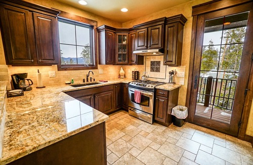 Fraser House | 4 Br. Beautiful Luxury Mountain Townhome with 6 person hot tub