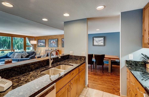 Lakeside Village Condo | 4 BR Decatur 1779-Minutes to Conf Center & Slopes! by RedAwning