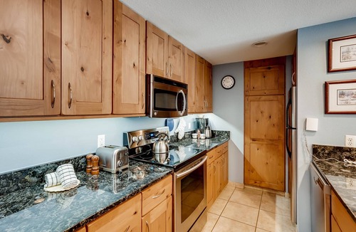 Lakeside Village Condo | 4 BR Decatur 1779-Minutes to Conf Center & Slopes! by RedAwning