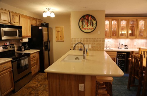 Crested Butte Condo | 4 BR Mountain Side Condo with Heated Pool and Hot Tub! Sleeps 9