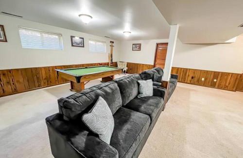 Northeast Colorado Springs Villa | 4 King beds/6Bdrm & 3Ba/Your Ideal Family Getaway