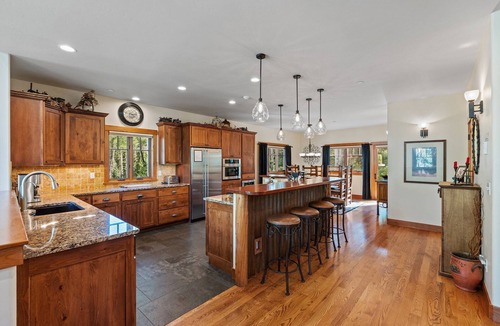 Columbine Lake House | 4 Master Suites, Ski Shuttle, 2 Minutes to Skiing!