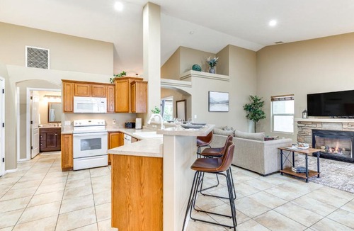 Grand Junction House | 4 Mi to Dtwn Grand Junction Hot Tub Haven!