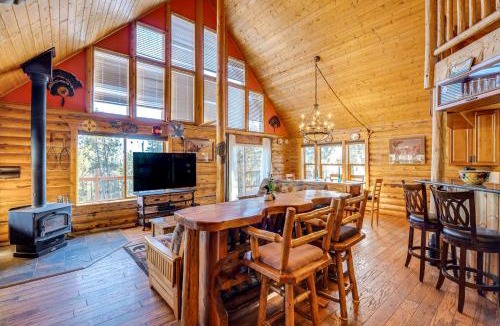 Florissant House | 4 Mi to Fossil Beds Private Log Cabin on 3 Acres