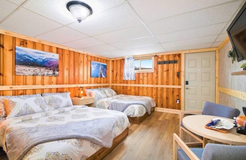 Leadville Bed & Breakfast | #4 Spacious Dog Friendly Cozy Motel Room Leadville