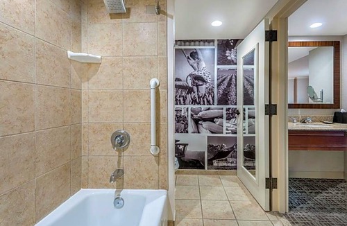 Broomfield Hotel | 4-Star Hotel ∙ Renaissance Boulder Flatiron Hotel
