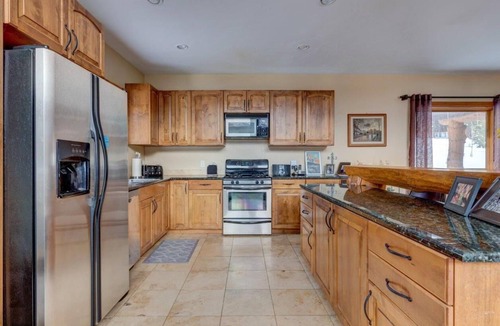 Blue River House | 400 Whispering Pines Cr.