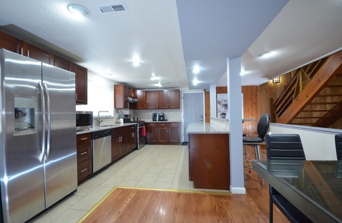 Athmar Park House | 4000+ SqFt home; 1/2 Block to Park! Easy Access to Downtown/Red Rocks/Mountains!