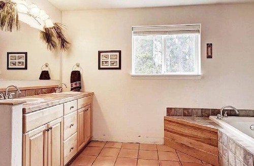 Valley of the Sun Cabin | 4000sqft W Private Pool/Spa, Zipline & Sauna!