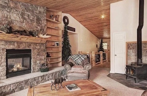 Valley of the Sun Cabin | 4000sqft W Private Pool/Spa, Zipline & Sauna!