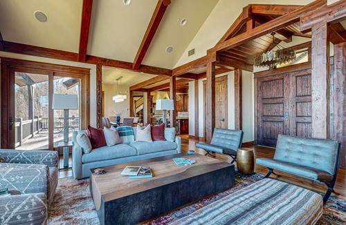 Edwards House | 409 m² House ∙ 4 bedrooms ∙ 12 guests