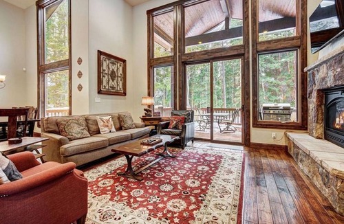 Blue River House | 409 m² House ∙ 5 bedrooms ∙ 10 guests