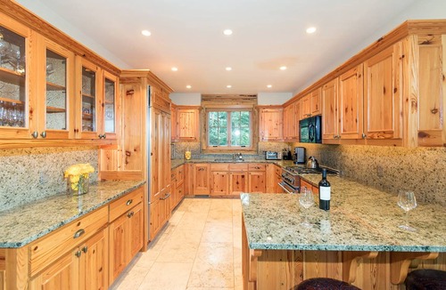 Mountain Village House | 418 m² House ∙ 4 bedrooms ∙ 8 guests