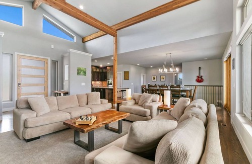 Galeton House | 446 m² House ∙ 4 bedrooms ∙ 10 guests