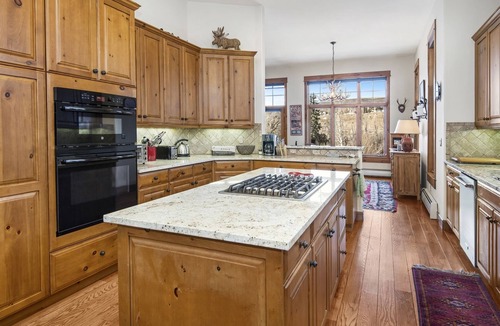 Edwards House | 45 River Dance Way, Arrowhead - Access to Off-Site Pool, Hot Tub
