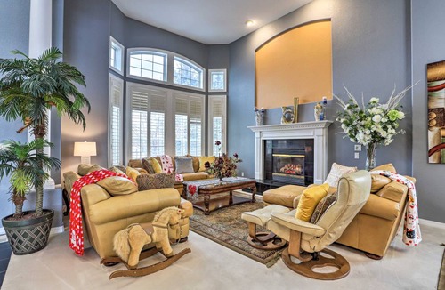 Lone Tree House | 464 m² House ∙ 5 bedrooms ∙ 10 guests