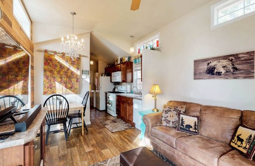 Woodland Park Cottage | 47 m² Cabin ∙ 1 bedroom ∙ 4 guests