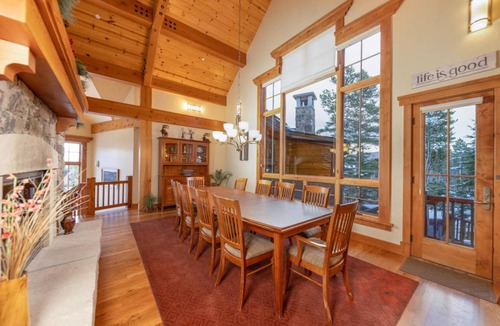 Timber Trail House | 477 m² House ∙ 5 bedrooms ∙ 14 guests