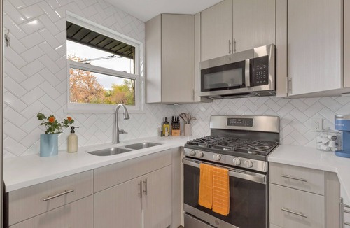 Denver House | 4BD Getaway w/Hot Tub, Trampoline, Games & BBQ