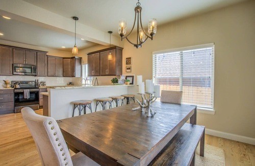 Colorado Springs House | 4BD Pikes Peak Views | Minutes to Hiking & Dining!