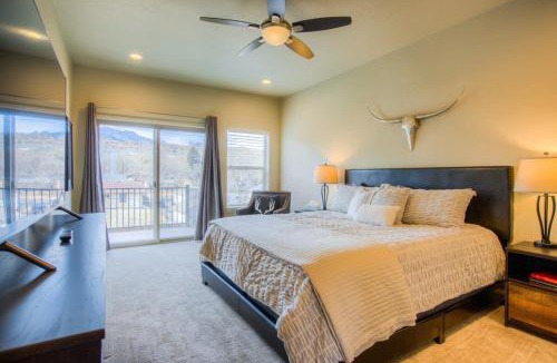 Colorado Springs House | 4BD Pikes Peak Views Minutes to Hiking & Dining
