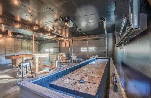 Briargate House | 4BD With Game Lounge Hot tub Dog Friendly USAFA