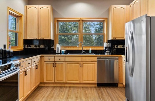 Quandary Village House | 4BR Blue River Retreat w/Hot Tub!