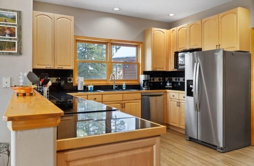 Quandary Village House | 4BR Blue River Retreat w/Hot Tub!